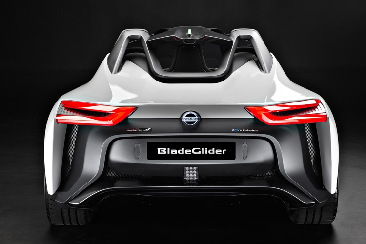 Nissan BladeGlider. электромобиль с уникальной конструкцией - фото 4